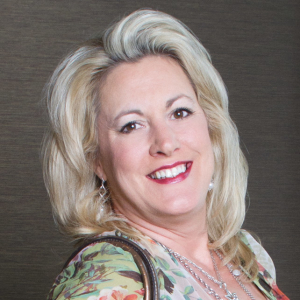 lora-mahnke-broker-century-21-new-heritage-huntley