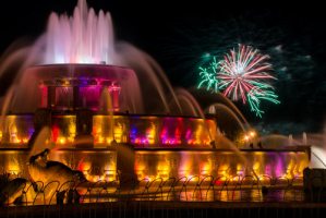 chicago-buckingham-fountain-fireworks