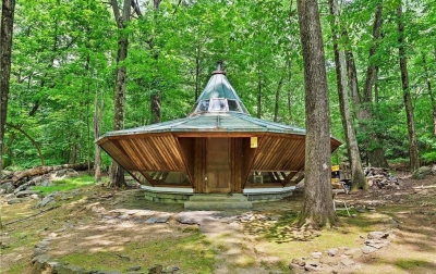 Real Estrange: New York’s out-of-this-world home