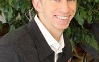 Broker Andy Ogorzaly Receives CAR Scholarship