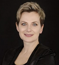Agent Snapshot: Julia Alexander, Managing Broker, RE Solution Group, Inc., Mundelein