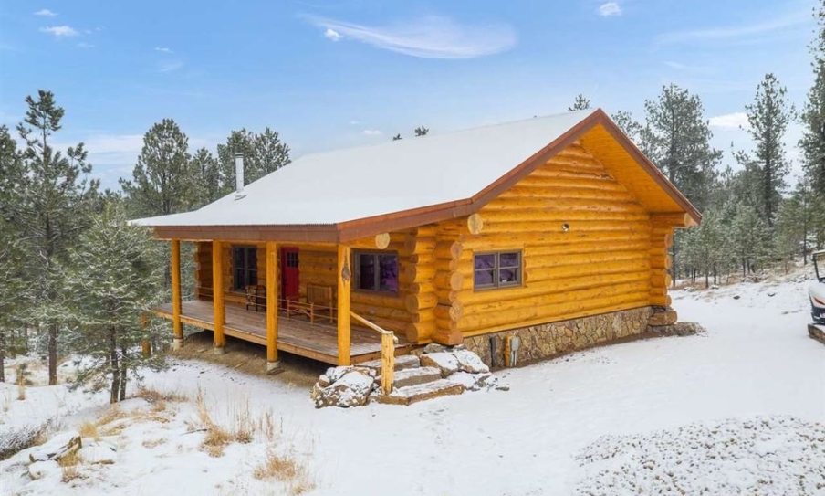 This log cabin is the lap of luxury