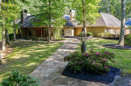 Celebrity retreat house could be yours