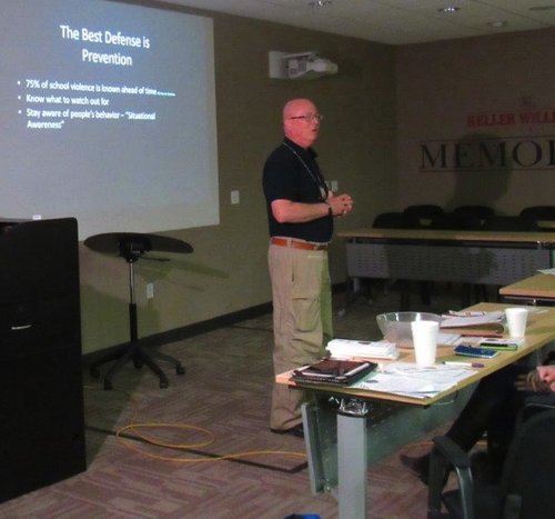 Stephen Daniel of the Houston Police Department presents tips for staying out of threatening situations to agents. 