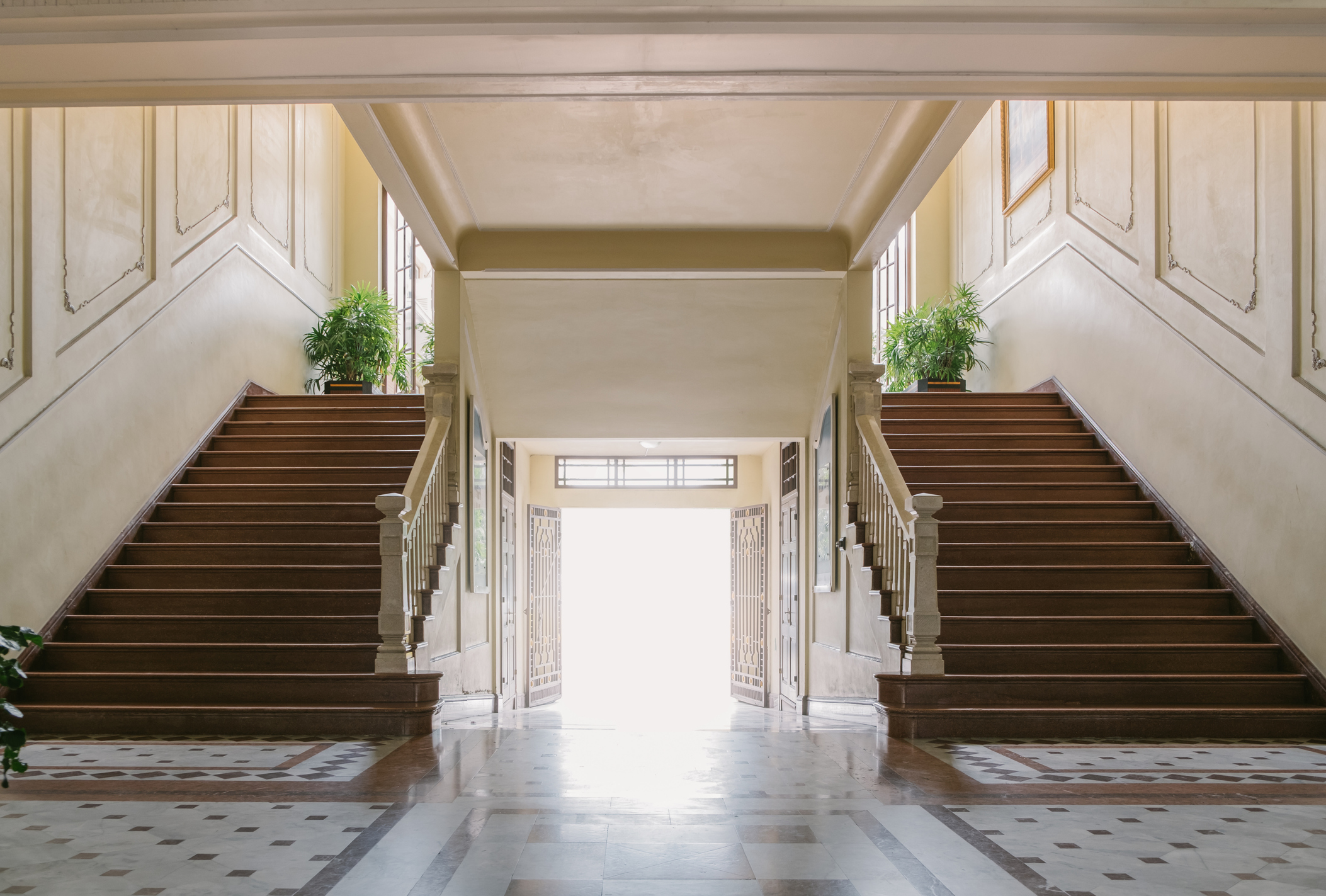 elegant-double-sided-staircase-stairway-with-wooden-houston-agent